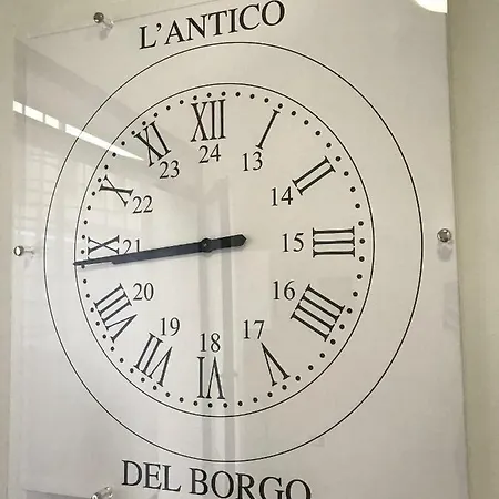 L'antico Orologio Del Borgo